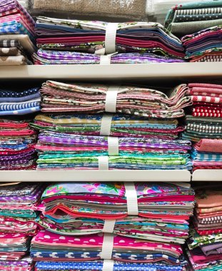 Renkli kumaş örnekleri