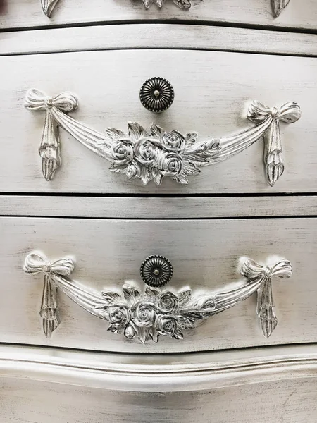 Punhos de gaveta ornamentados — Fotografia de Stock