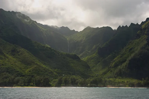 NaPali Coast Waterfall — Stock Photo, Image