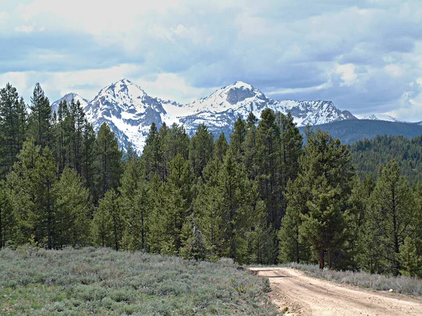 Montañas Sawtooth cerca de Stanley, Idaho C — Foto de Stock