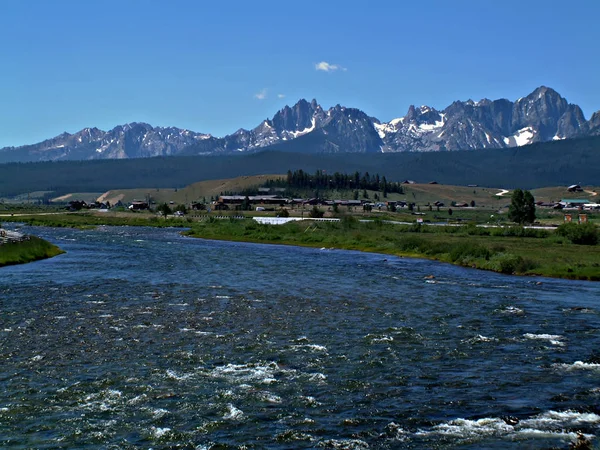 Salmon River and Sawtooth Mountains 1 — Stock Photo, Image