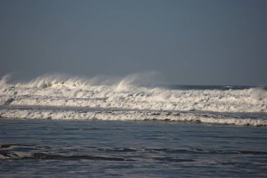 Ben sahil karanlıkve sörf Oregon