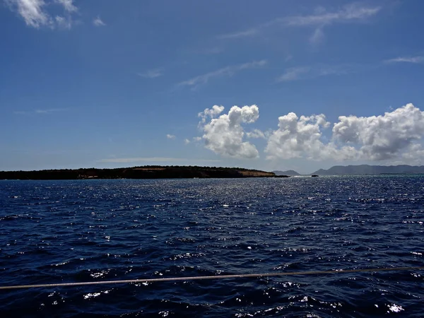Anguilla sahil yakınındaki Saint Martin