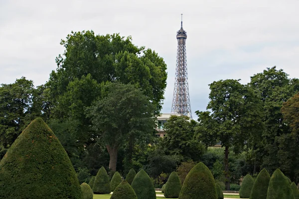 Eiffelova věž z Tuilirie — Stock fotografie