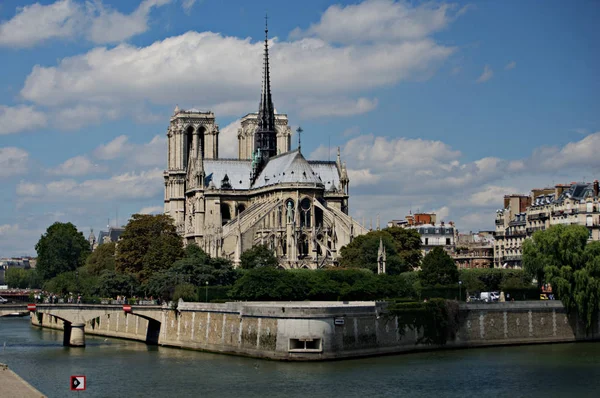 Notre Dame de Paris A — стокове фото