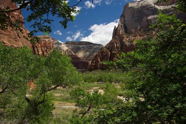 Alt Emerald havuzu iz D