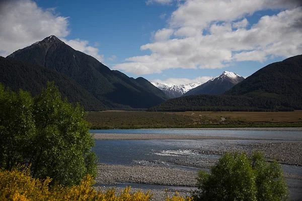 现场从 Tranzalpine 火车 C — 图库照片