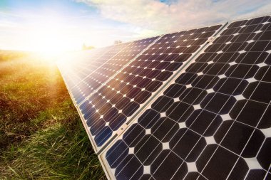 Güneş paneli, fotovoltaik, alternatif elektrik kaynağı - seçici odak, kopyalama alanı