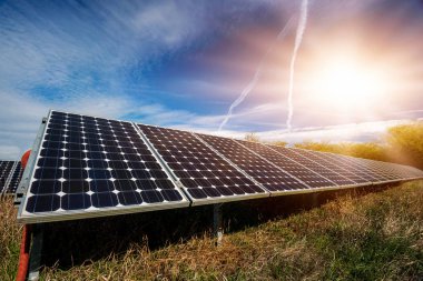 Güneş paneli, fotovoltaik, alternatif elektrik kaynağı - seçici odak, kopyalama alanı
