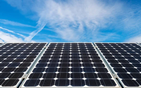 Solarzellen, Photovoltaik, alternative Stromquellen - selektiver Fokus, Kopierraum — Stockfoto
