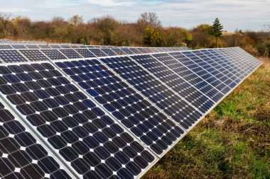 Güneş paneli, fotovoltaik, alternatif elektrik kaynağı - seçici odak, kopyalama alanı