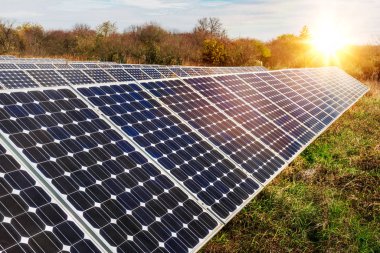 Güneş paneli, fotovoltaik, alternatif elektrik kaynağı - seçici odak, kopyalama alanı