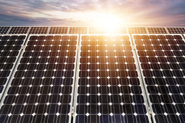 Zonnepaneel, fotovoltaïsche, alternatieve elektriciteitsbron - selectieve focus, kopieerruimte — Stockfoto