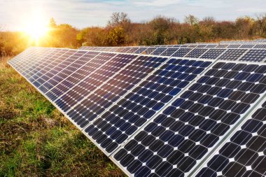 Güneş paneli, fotovoltaik, alternatif elektrik kaynağı - seçici odak, kopyalama alanı