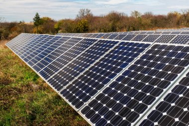 Güneş paneli, fotovoltaik, alternatif elektrik kaynağı - seçici odak, kopyalama alanı