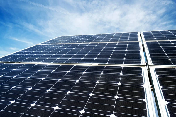 Solar panel, fotovoltaik, alternatif elektrik kaynak - sele — Stok fotoğraf