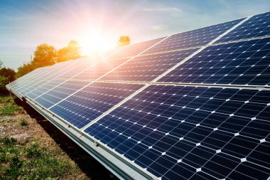 Güneş paneli, fotovoltaik, alternatif elektrik kaynağı - seçici odak, kopyalama alanı