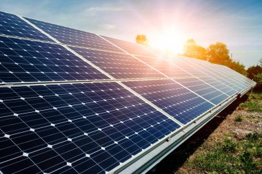 Güneş paneli, fotovoltaik, alternatif elektrik kaynağı - seçici odak, kopyalama alanı
