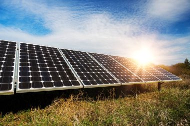 Güneş paneli, fotovoltaik, alternatif elektrik kaynağı - seçici odak, kopyalama alanı