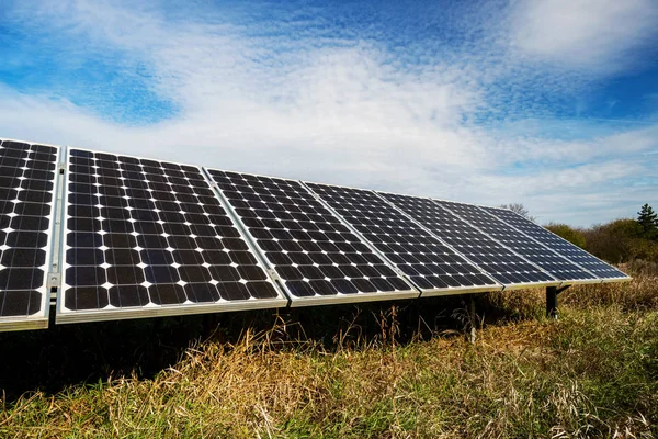Panel słoneczny, energii elektrycznej fotowoltaiczne, alternatywne źródła - sele — Zdjęcie stockowe
