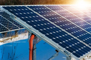 Güneş paneli, fotovoltaik, alternatif elektrik kaynağı - seçici odak, kopyalama alanı