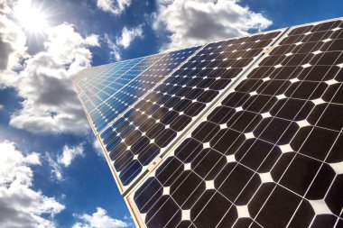 Güneş paneli, fotovoltaik, alternatif elektrik kaynağı - seçici odak, kopyalama alanı