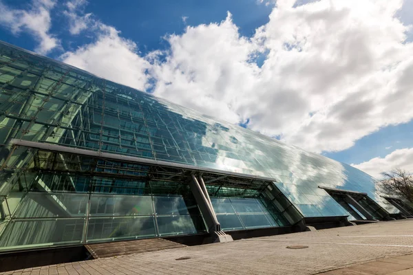 Bir temiz Modern minimalist cam mimari yapının parçası