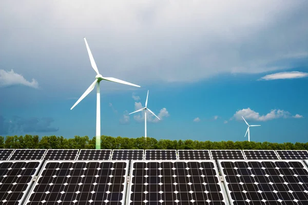 Fotoğraf kolaj güneş panelleri ve Rüzgar turbins - sürdürülebilir kaynaklar kavramı