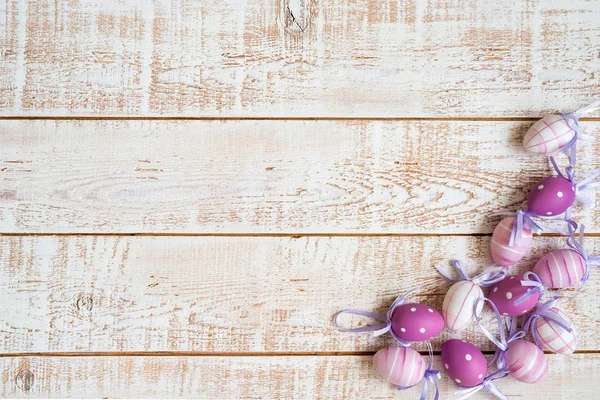 Beyaz ahşap antika masa - üstten görünüm, Paskalya yumurta alanı Kopyala