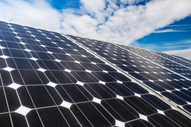 Güneş paneli, fotovoltaik, alternatif elektrik kaynağı - seçici odak, kopyalama alanı