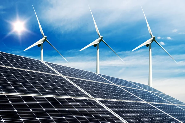 Foto koláž solární panely a větrné turbins - koncepce udržitelných zdrojů — Stock fotografie