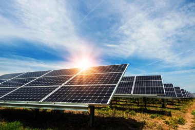 Güneş paneli, fotovoltaik, alternatif elektrik kaynağı - sürdürülebilir kaynaklar kavramı
