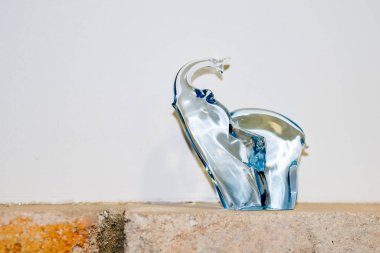 Erimiş cam el yapımı rakamlar