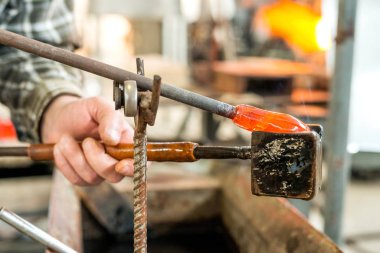 Erimiş cam el yapımı rakamlar