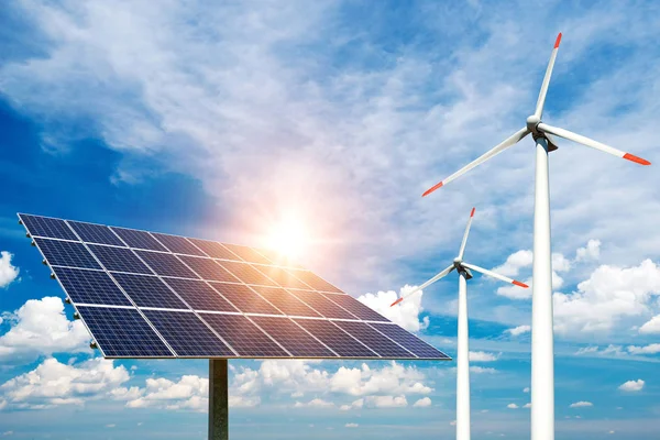 Foto koláž solární panely a větrné turbins - koncepce udržitelných zdrojů — Stock fotografie