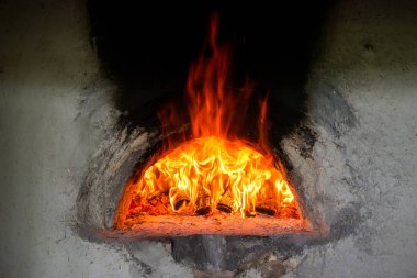 Bir fırın içinde ateş