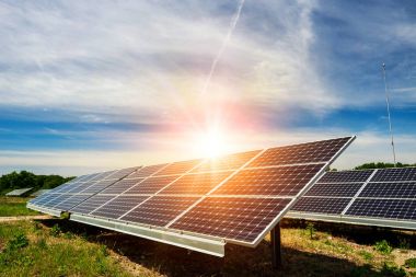 Güneş paneli, fotovoltaik, alternatif elektrik kaynağı - sürdürülebilir kaynaklar kavramı