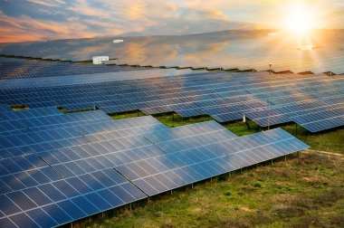Güneş paneli, fotovoltaik, alternatif elektrik kaynağı - sürdürülebilir kaynaklar kavramı