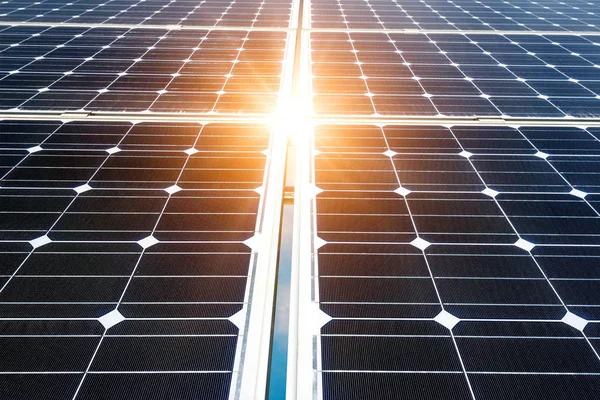 Panel solar, fotovoltaica, fuente de electricidad alternativa - concepto de recursos sostenibles — Foto de Stock