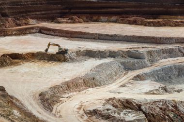 Kaolin çıkarım için açık taş ocağı