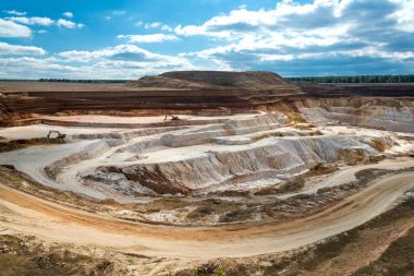 Kaolin çıkarım için açık taş ocağı