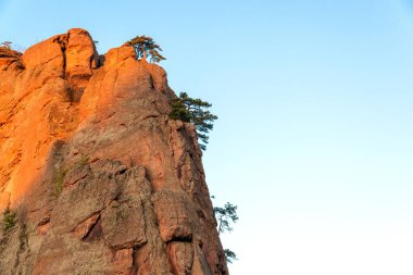 Belogradchik (Bulgaristan) - kayalar kırmızı renk kaya parçası Unesco Dünya Mirası Heykel Sergisi 