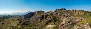 Belogradchik (Bulgaristan) - kayalar kırmızı renk kaya parçası Unesco Dünya Mirası Heykel Sergisi 