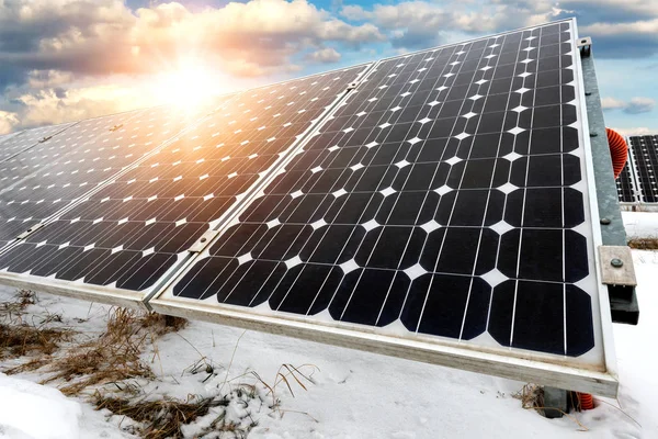 太陽電池パネル、太陽光発電、代替電源-選択的フォーカス、コピースペース — ストック写真