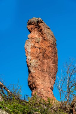 Belogradchik (Bulgaristan) - kayalar kırmızı renk kaya parçası Unesco Dünya Mirası Heykel Sergisi 