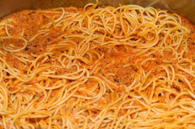 Bolonez soslu spagetti yakın plan.