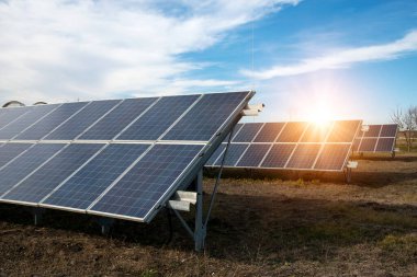 Güneş paneli, fotovoltaik, alternatif elektrik kaynağı - sürdürülebilir kaynaklar kavramı