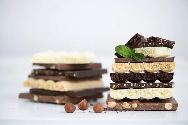 Diferentes Tipos Chocolates Com Nozes Cacau Hortelã Foco Seletivo Fundo — Fotografia de Stock