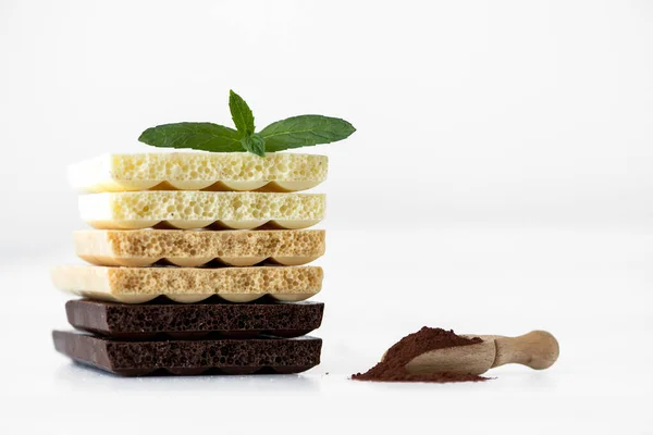 Diferentes Tipos Chocolates Com Nozes Cacau Hortelã Foco Seletivo Fundo — Fotografia de Stock