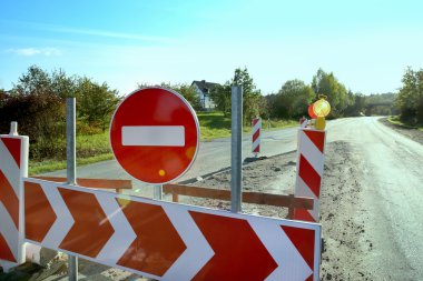 Yolda hiçbir giriş trafik işaretleri.